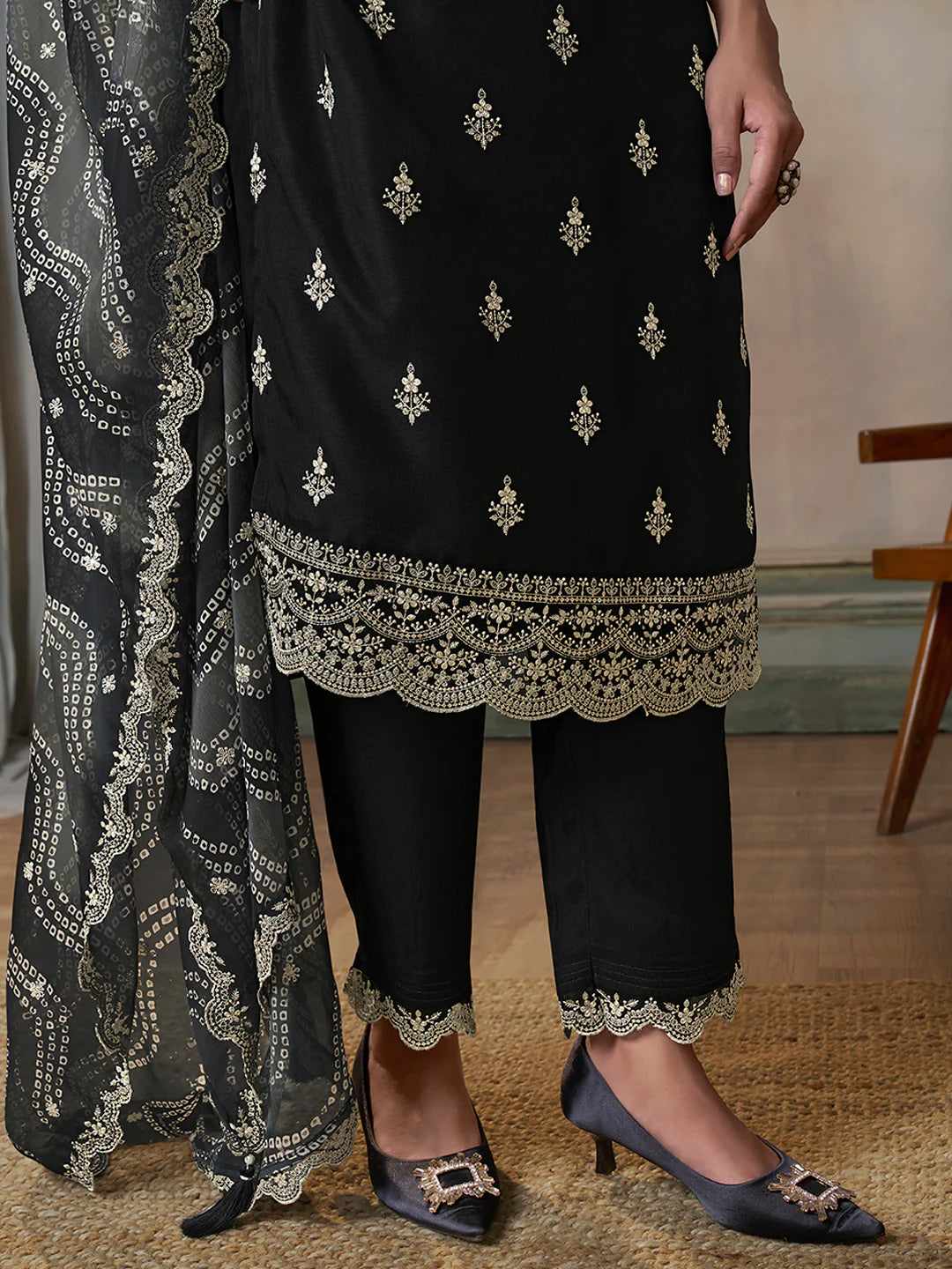 Riya Kamiz & Pant