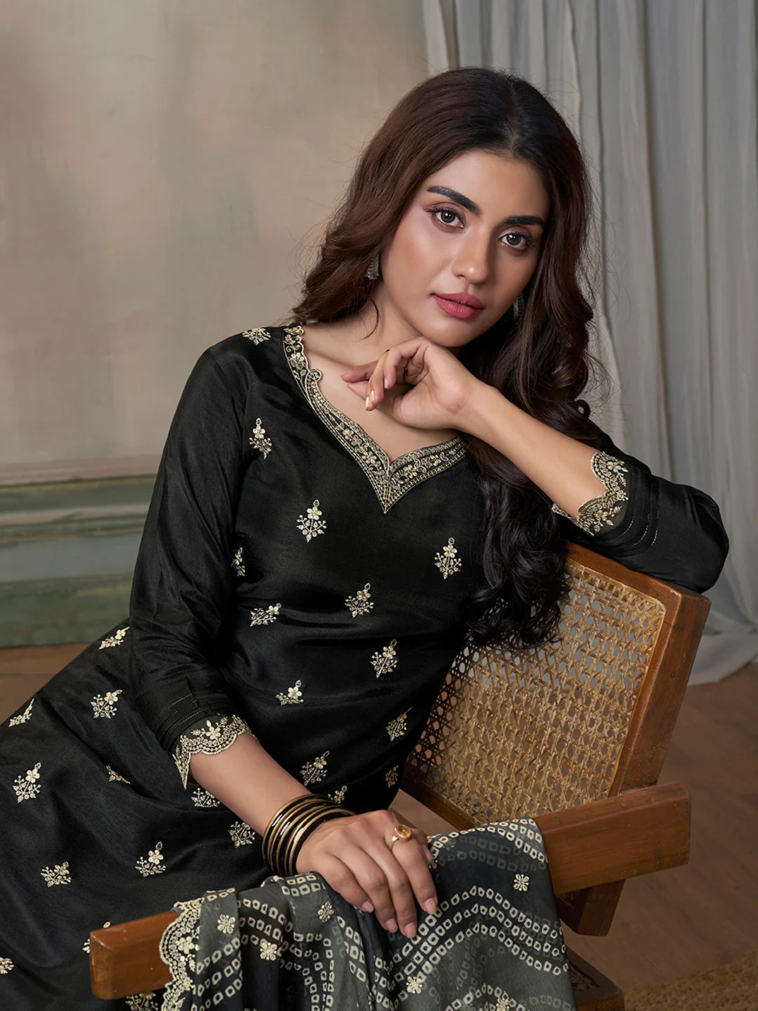 Riya Kamiz & Pant