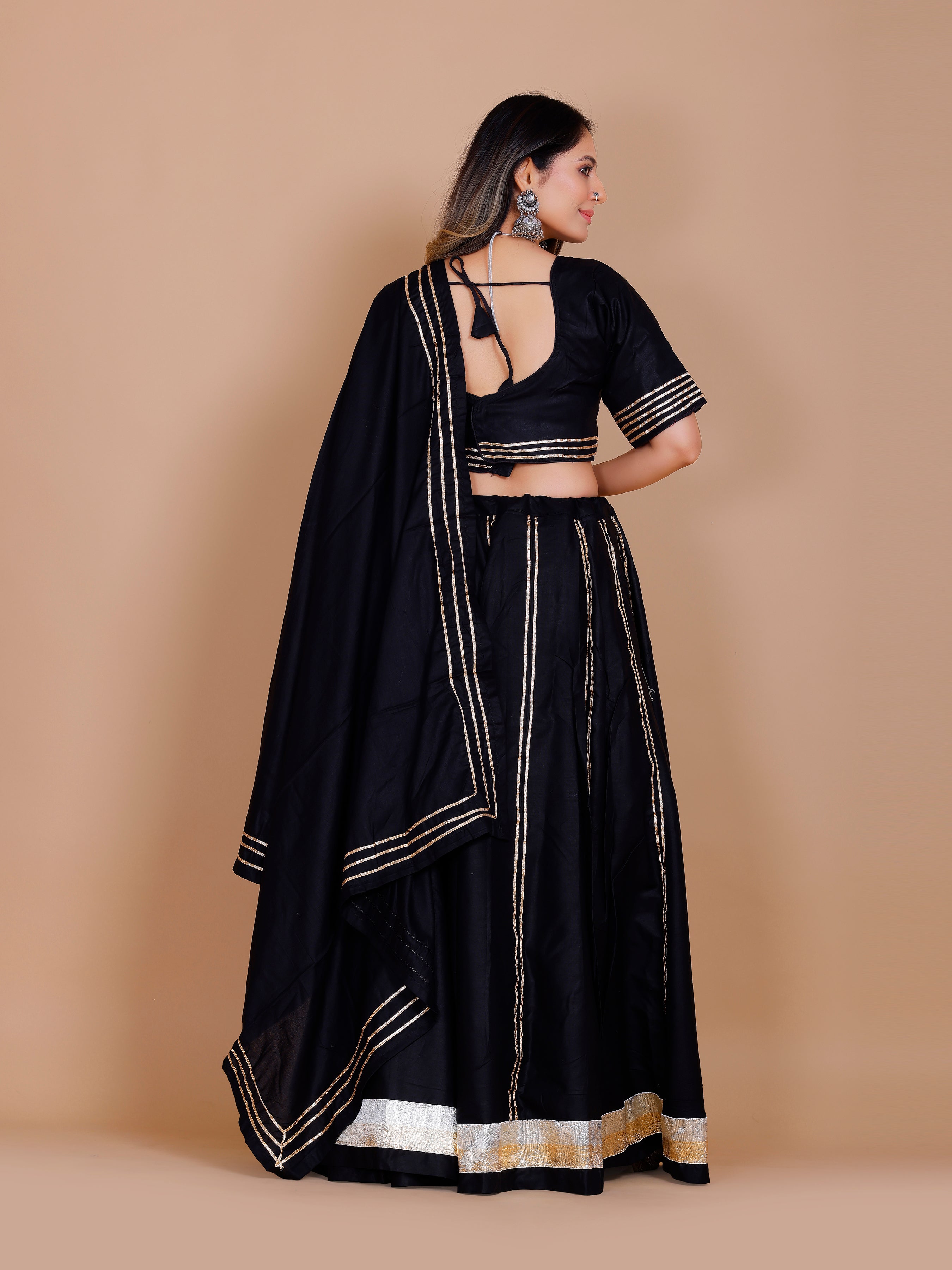 Meera Lahenga Choli