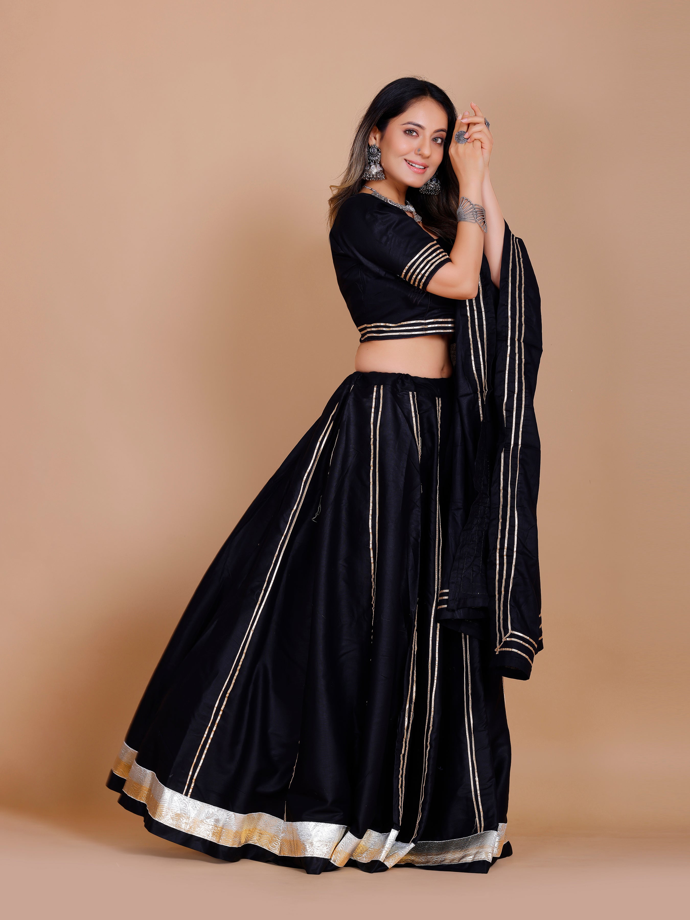 Meera Lahenga Choli
