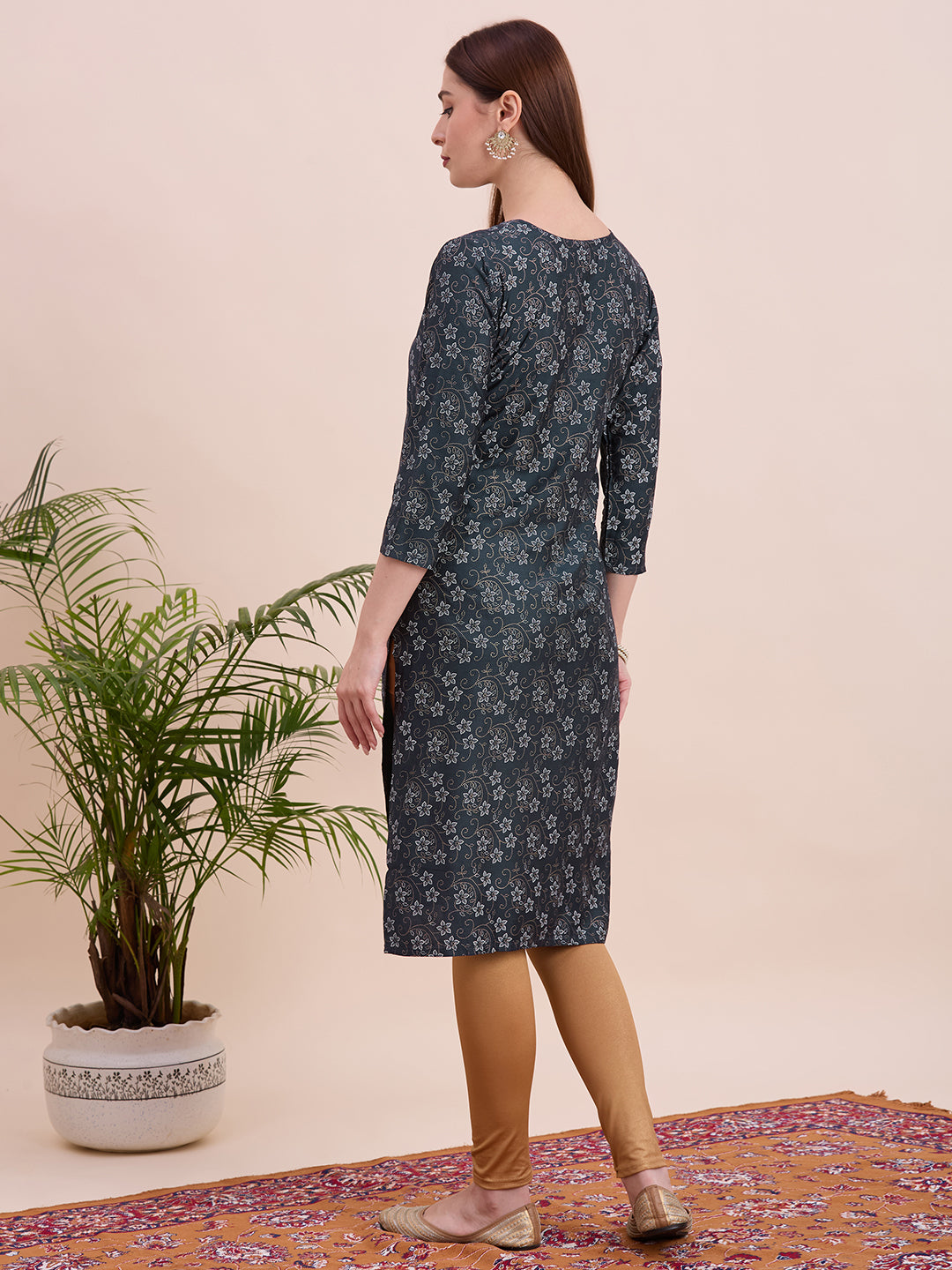 Nisha Kurti
