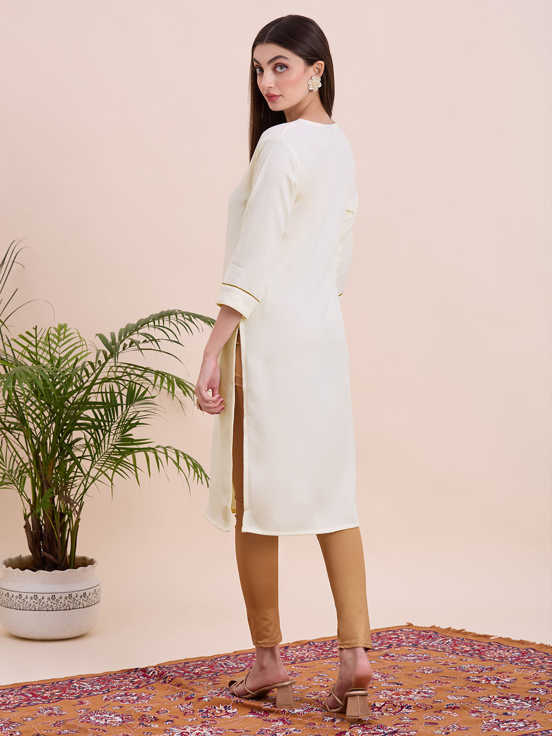 Zoya Kurti