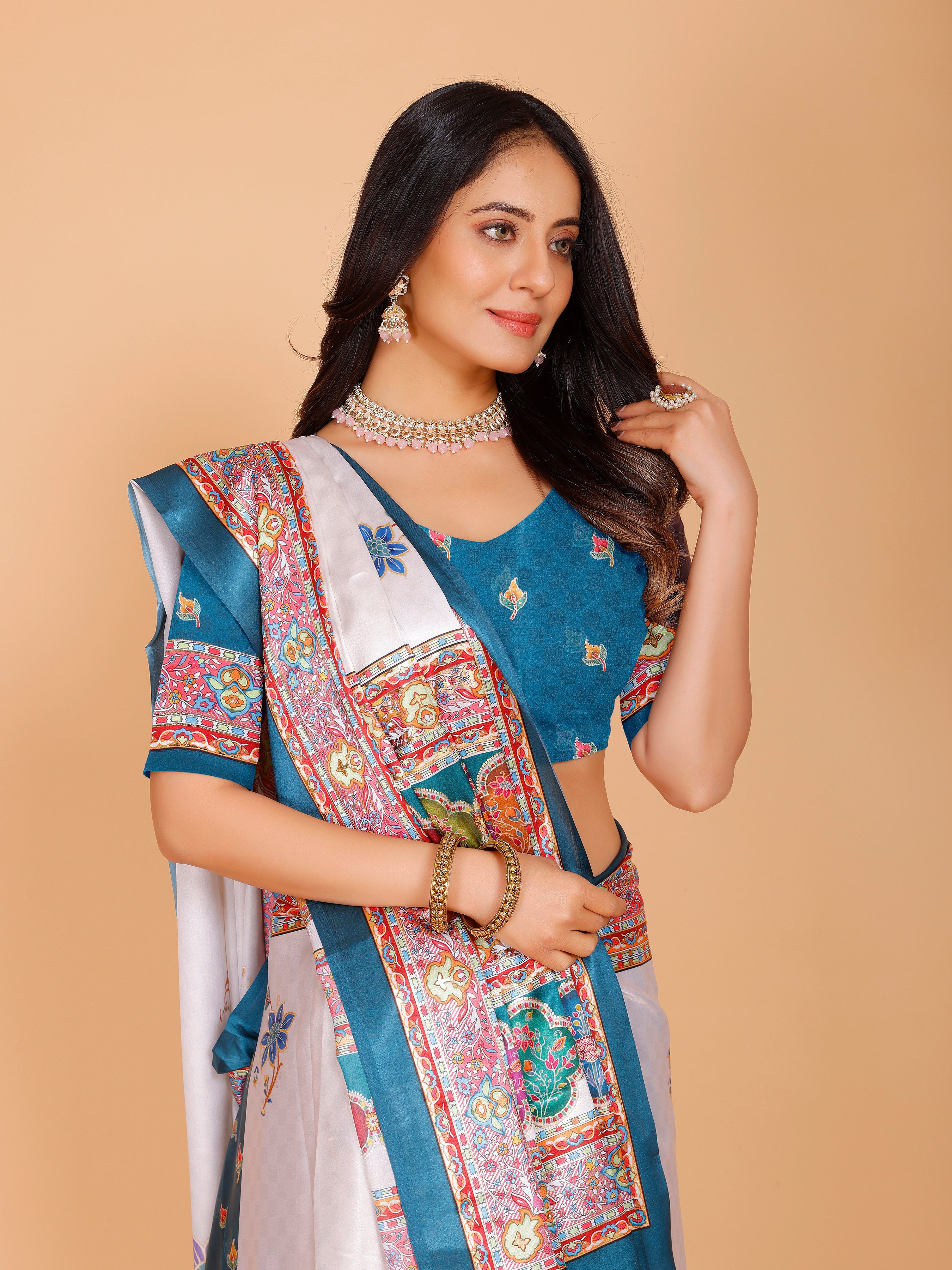 Navya Saree