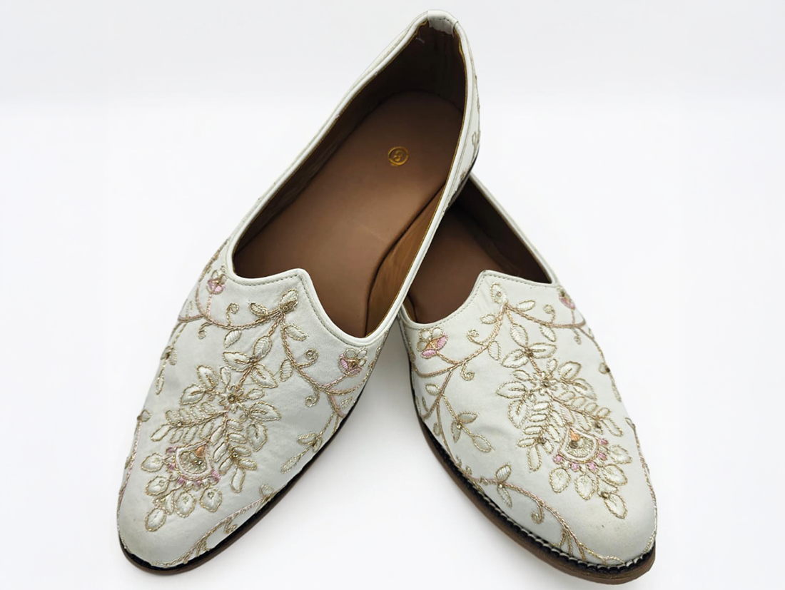 Mens Embroidered Juti