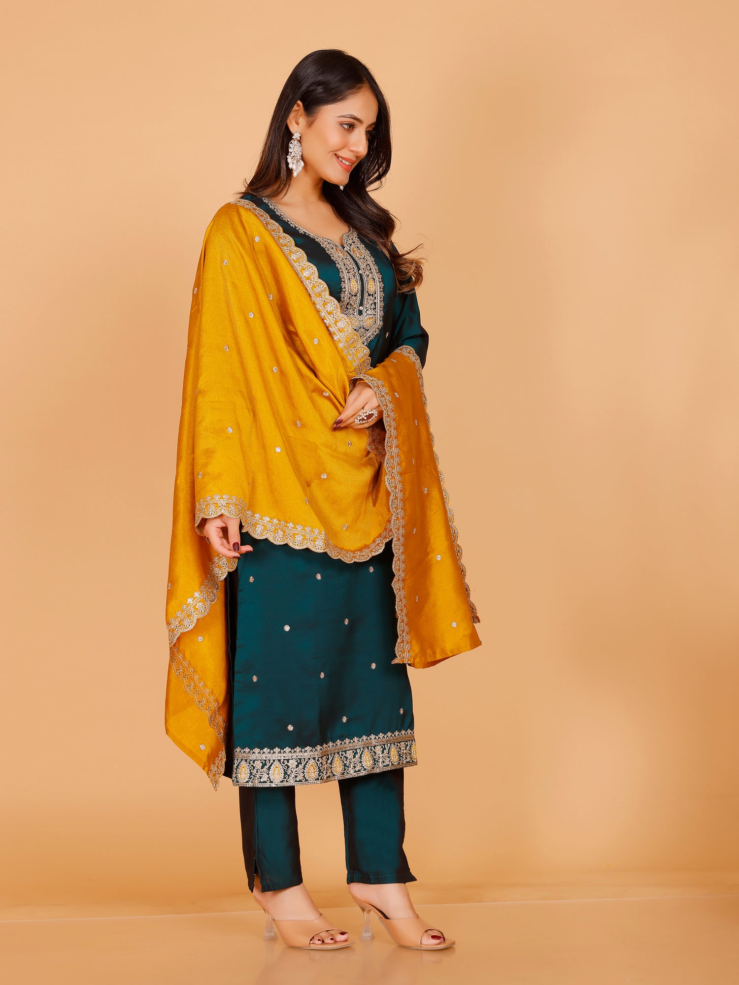 Nisha Kamiz &amp; Pant