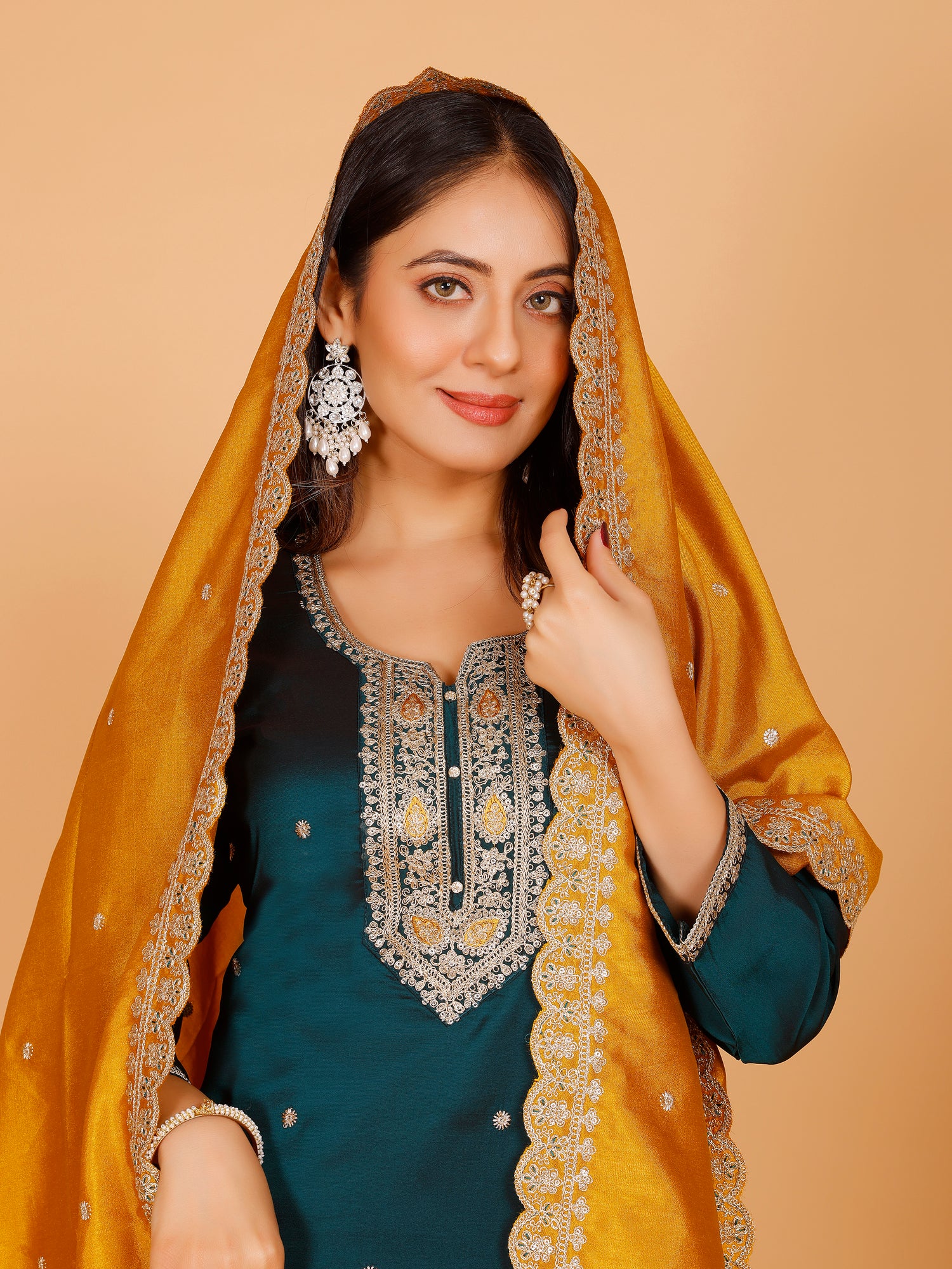 Nisha Kamiz &amp; Pant