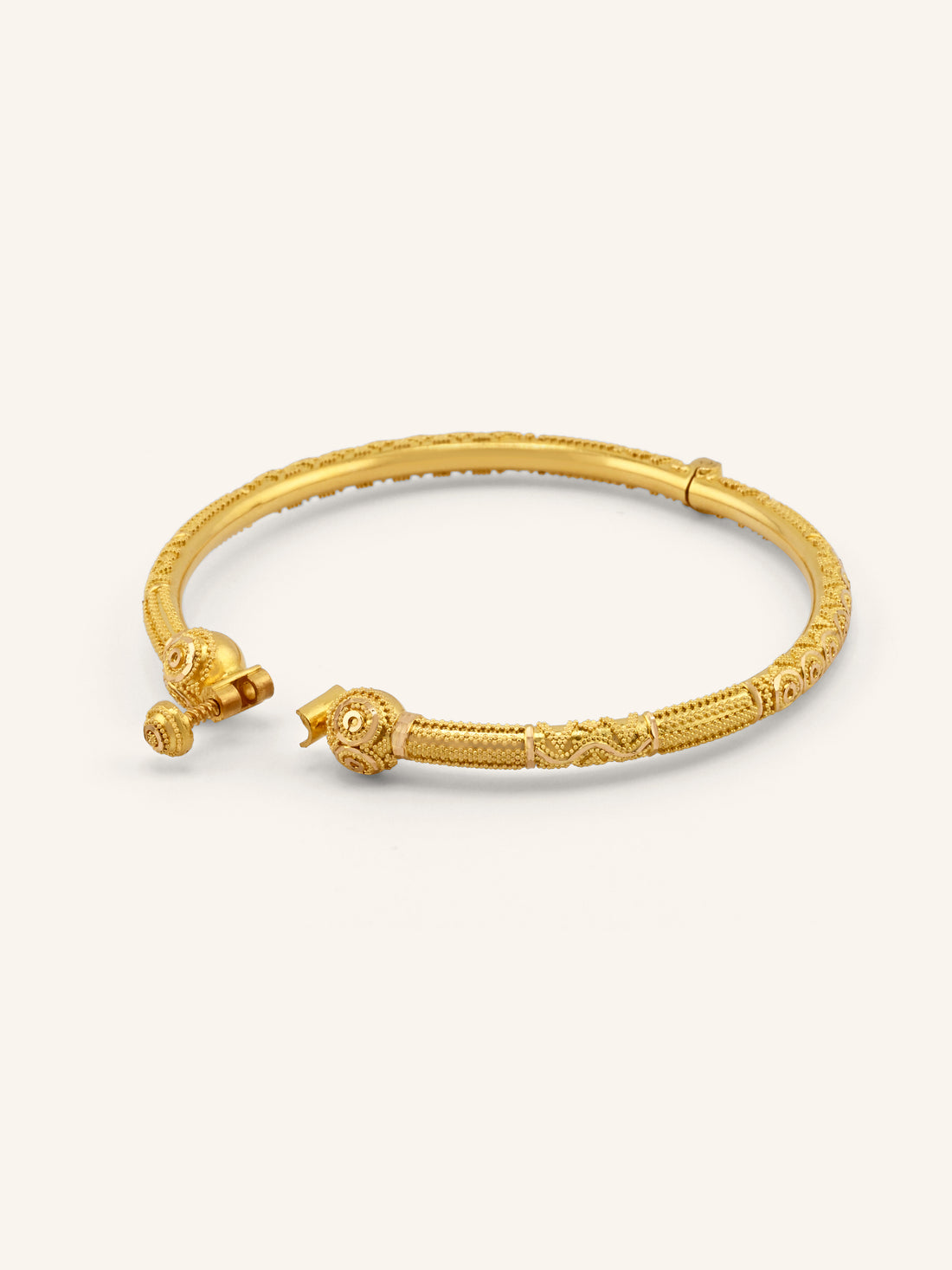 Beautiful 22ct Gold Screw Pair Bangles