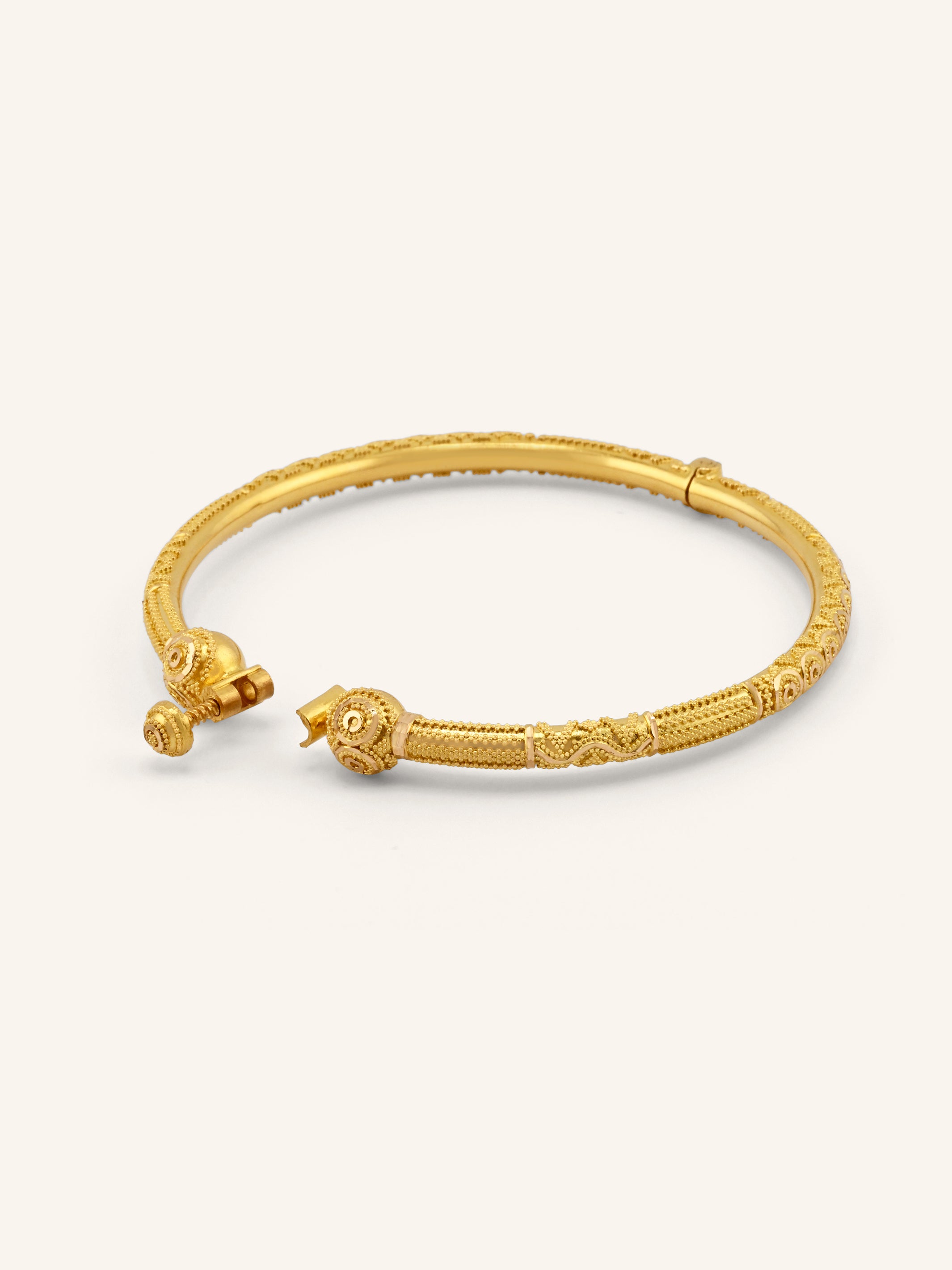 Beautiful 22ct Gold Screw Pair Bangles