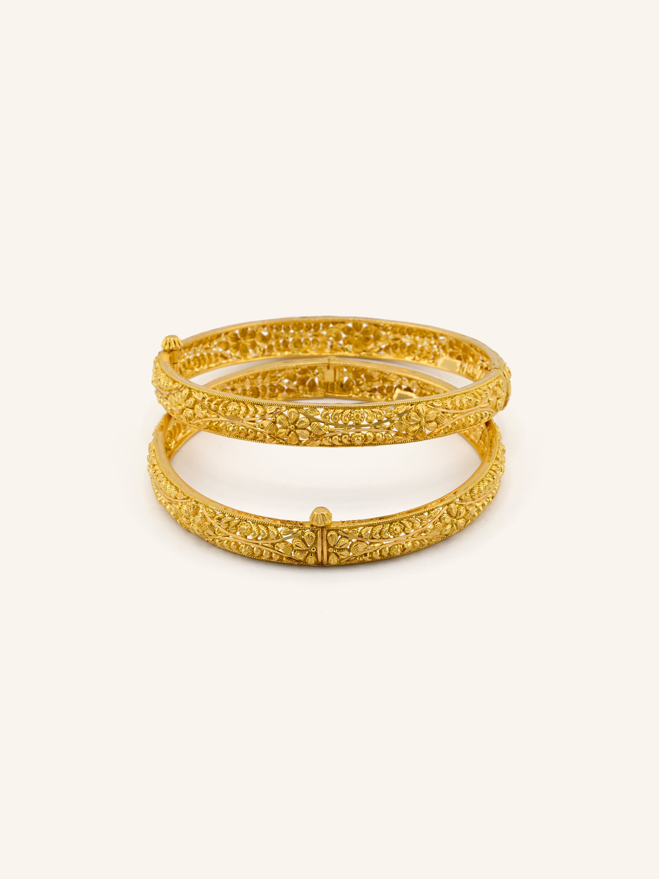 Beautiful 22ct Gold Screw Pair Bangles