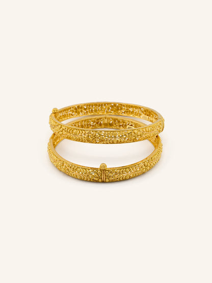 Beautiful 22ct Gold Screw Pair Bangles
