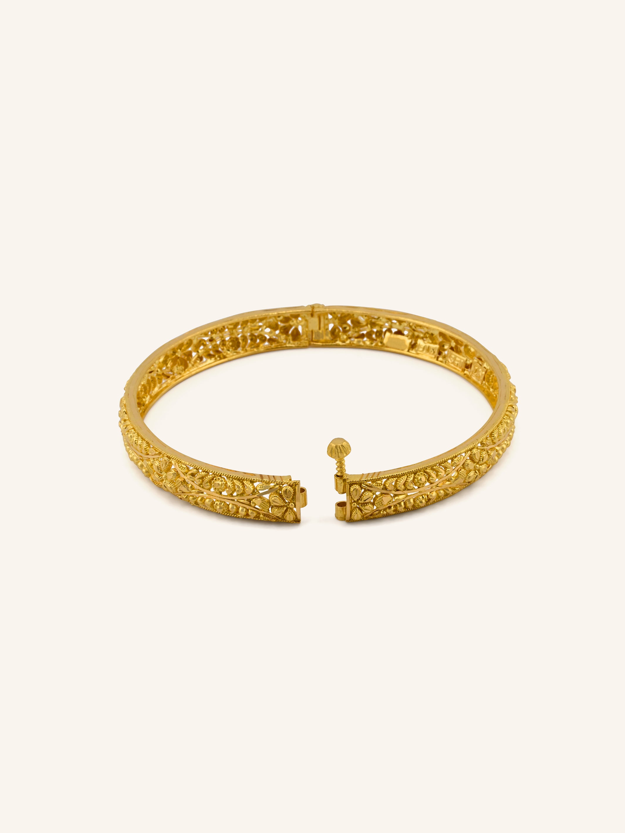 Beautiful 22ct Gold Screw Pair Bangles