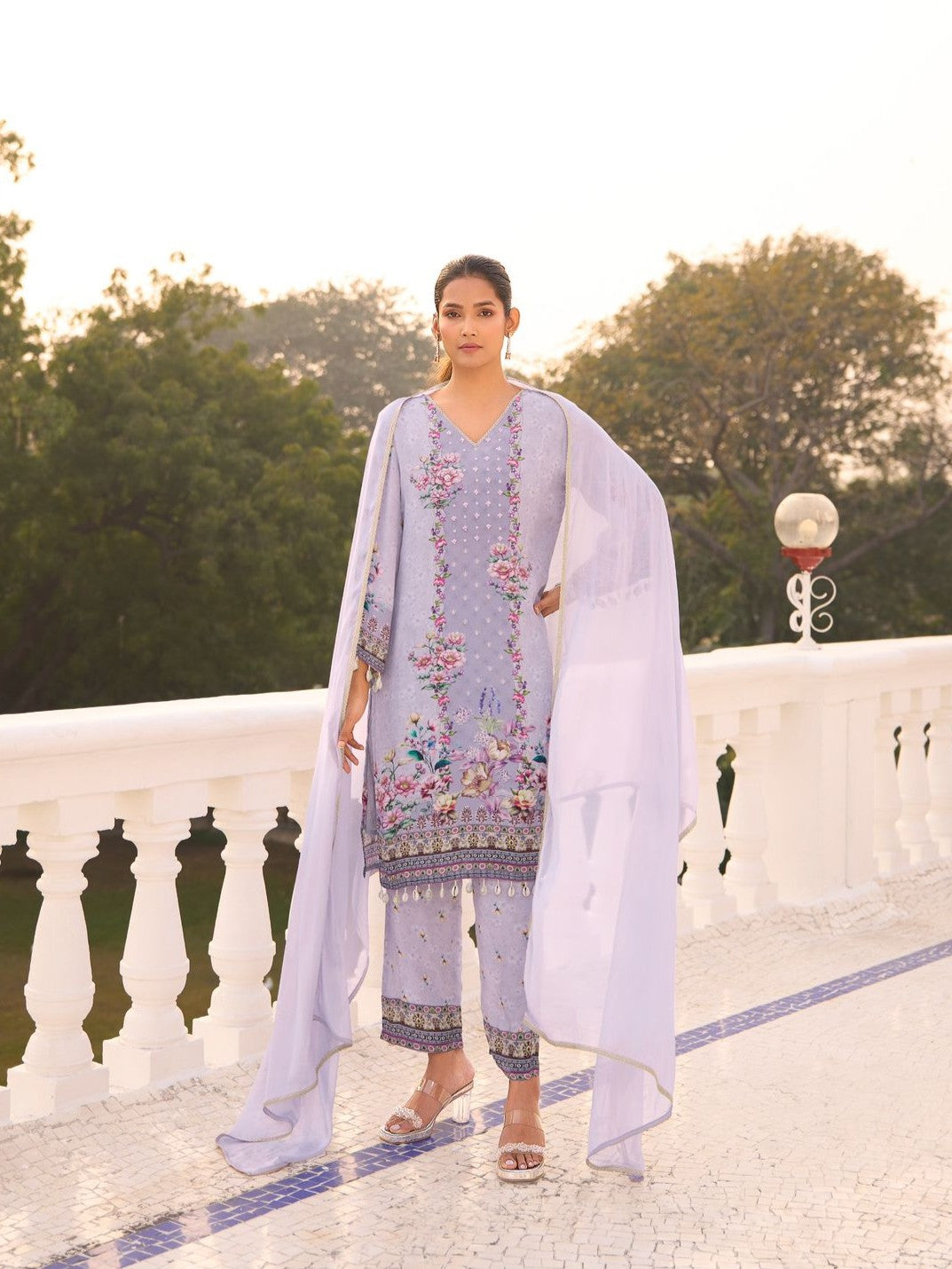 Yashna Kamiz &amp; Pant