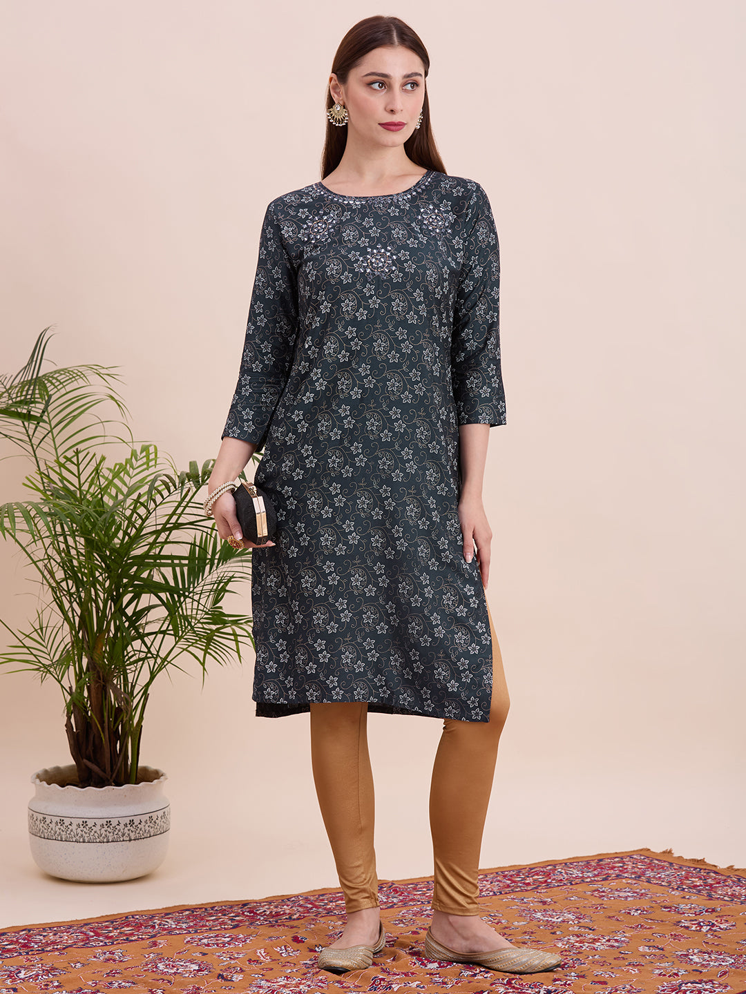 Nisha Kurti