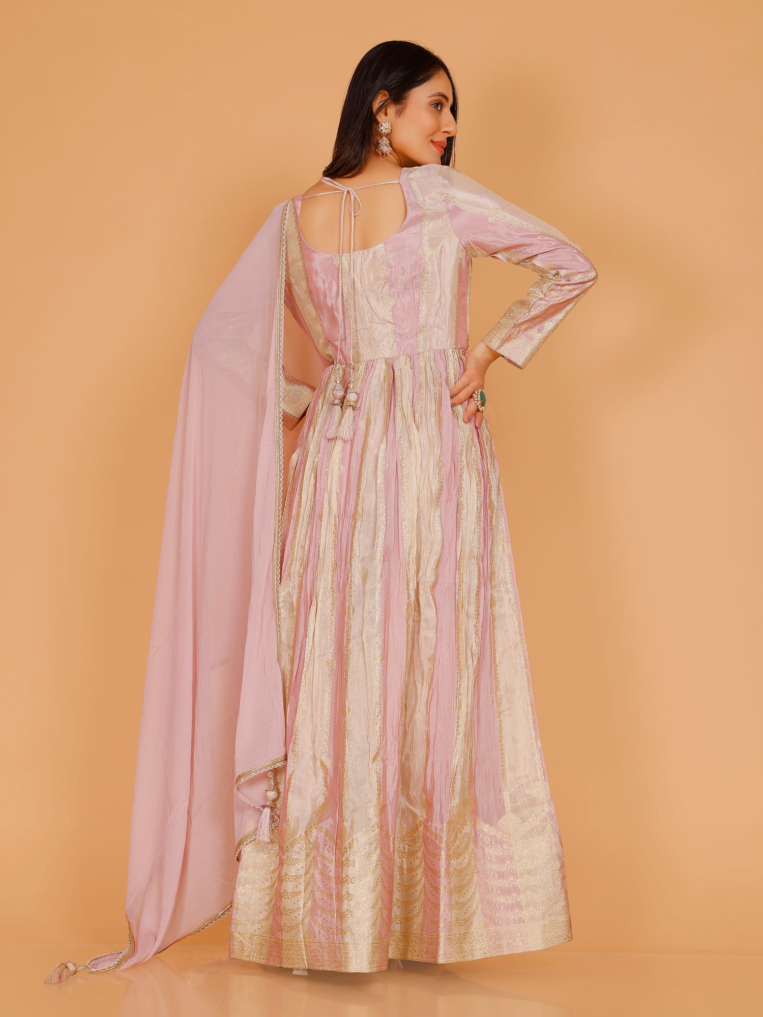 Yashvi Flair Suit