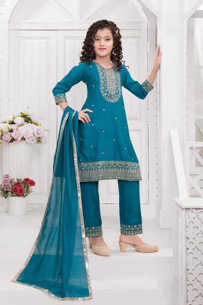 Shreya Kamiz &amp; Pant